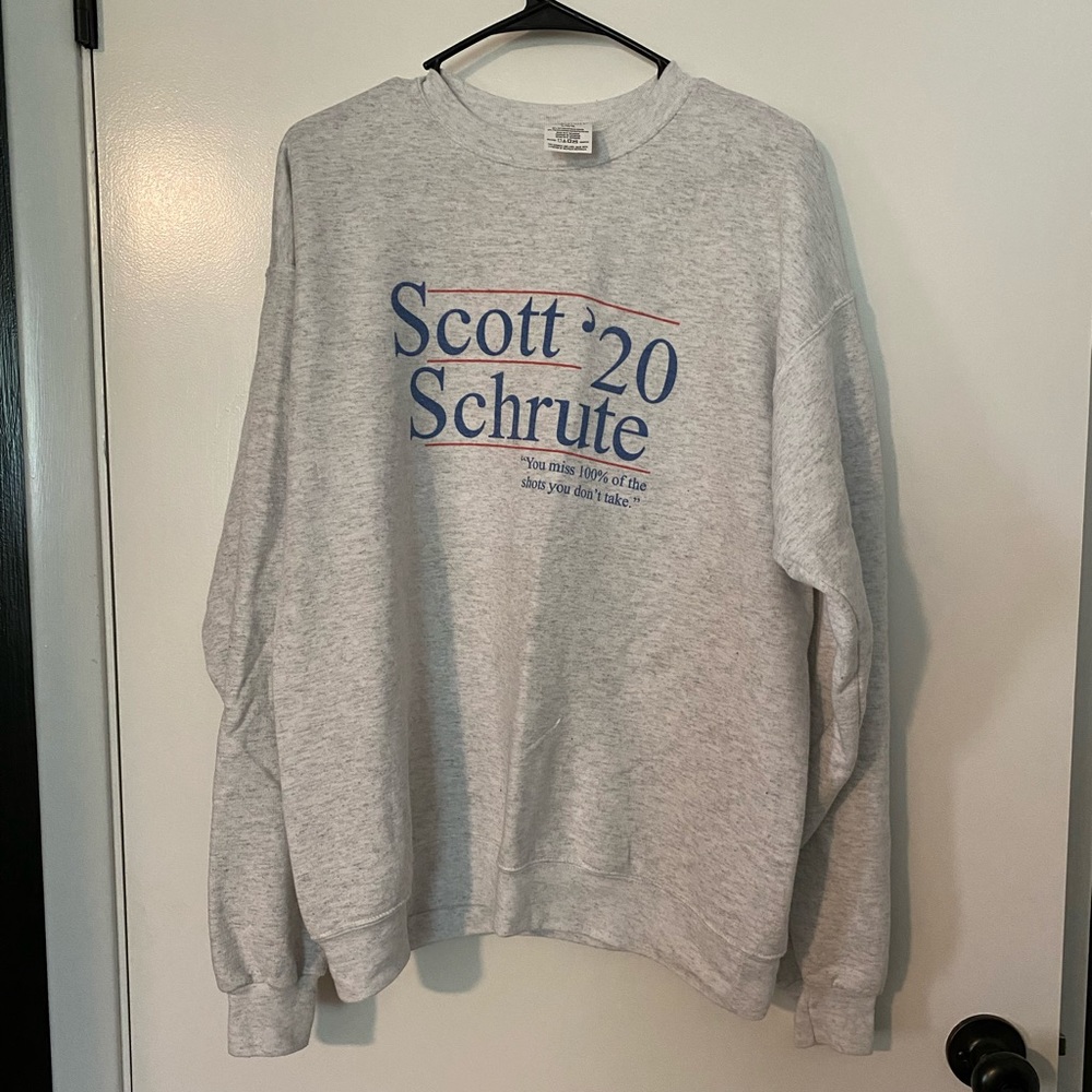 LG OVERSIZED OFFICE SWEATSHIRT